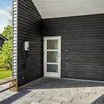 Stunning In Aakirkeby With Wifi Prázdninový dům *