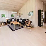 Stunning In Aakirkeby With Wifi Сasa de vacaciones *