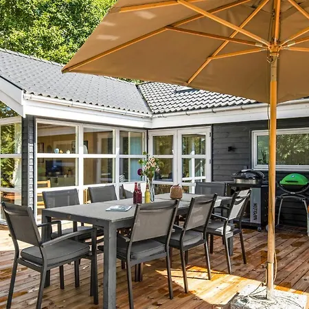 Dom wakacyjny Stunning In Aakirkeby With Wifi Vester Somarken