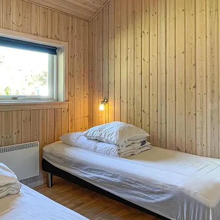 Stunning In Aakirkeby With Wifi Dom wakacyjny *