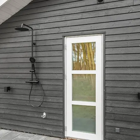 Stunning In Aakirkeby With Wifi بيت للعطل