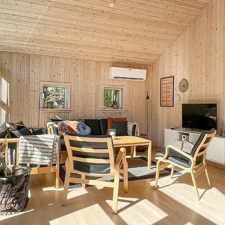 Stunning In Aakirkeby With Wifi Nyaraló Vester Sømarken