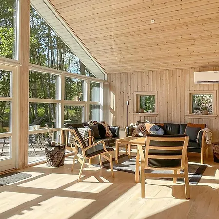 3 Bedroom In Aakirkeby
