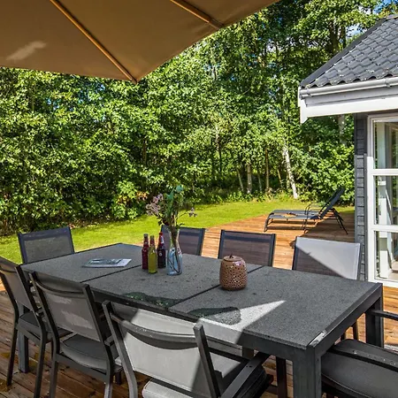 Stunning In Aakirkeby With Wifi بيت للعطل