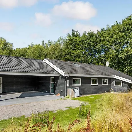 Holiday home 3 Bedroom In Aakirkeby Vester Somarken