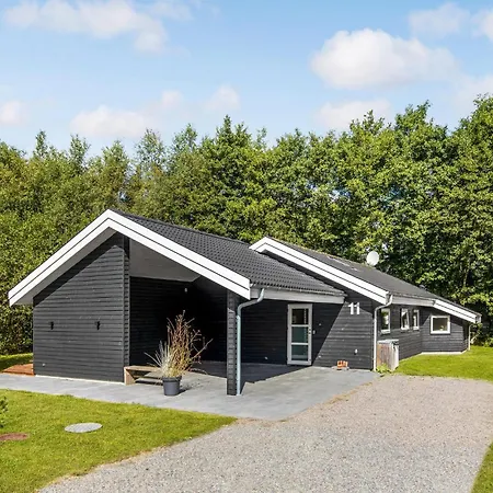 Stunning In Aakirkeby With Wifi Vester Somarken
