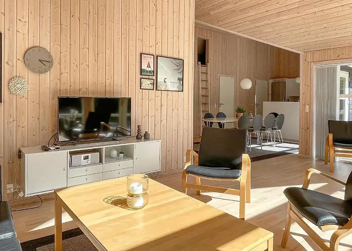 بيت للعطل Stunning In Aakirkeby With Wifi