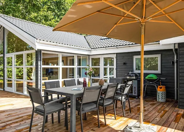 بيت للعطل Stunning In Aakirkeby With Wifi Vester Somarken