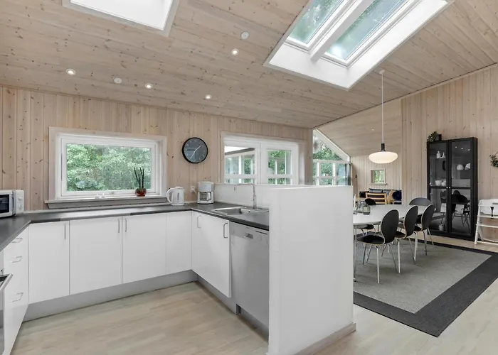 Stunning In Aakirkeby With Wifi Vester Somarken