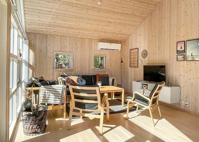 Stunning In Aakirkeby With Wifi بيت للعطل Vester Somarken