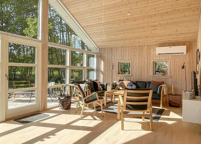 Stunning In Aakirkeby With Wifi