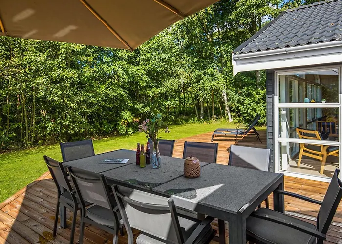 Stunning In Aakirkeby With Wifi بيت للعطل