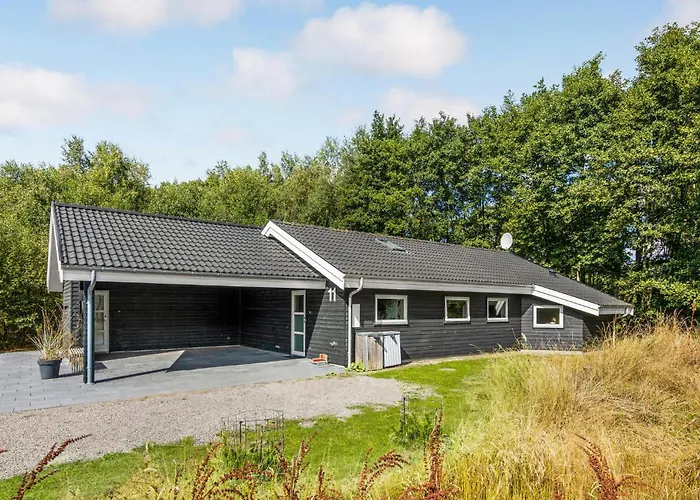 بيت للعطل Stunning In Aakirkeby With Wifi Vester Somarken