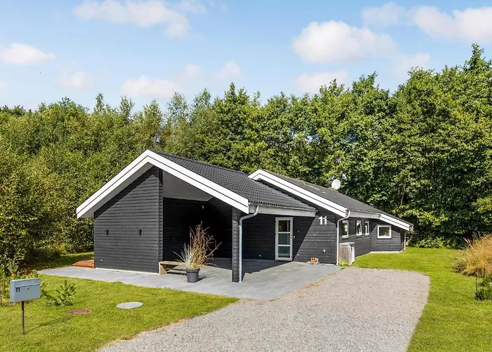 Stunning In Aakirkeby With Wifi Vester Somarken